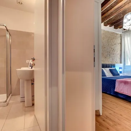 Charming Castello Apartments By Wonderful Italy Venice Exterior photo